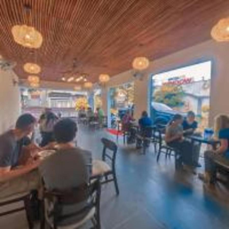 كون توم Window Homestay المظهر الخارجي الصورة